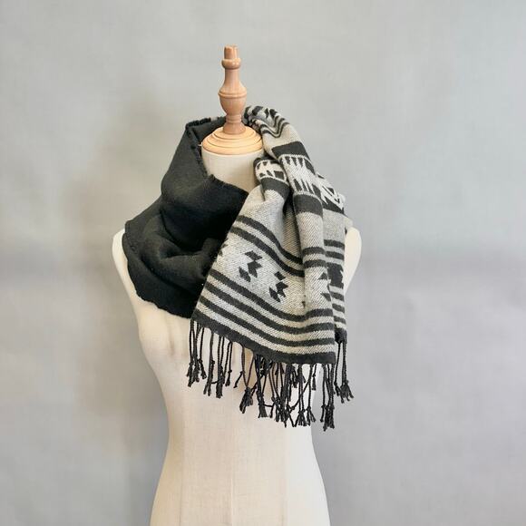 Steve Madden black neutral Aztec southwestern boho blanket scarf One Size 25X80 - Picture 2 of 11
